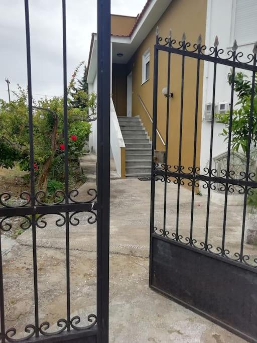 Myrsini' S House Villa Néa Péramos Bagian luar foto