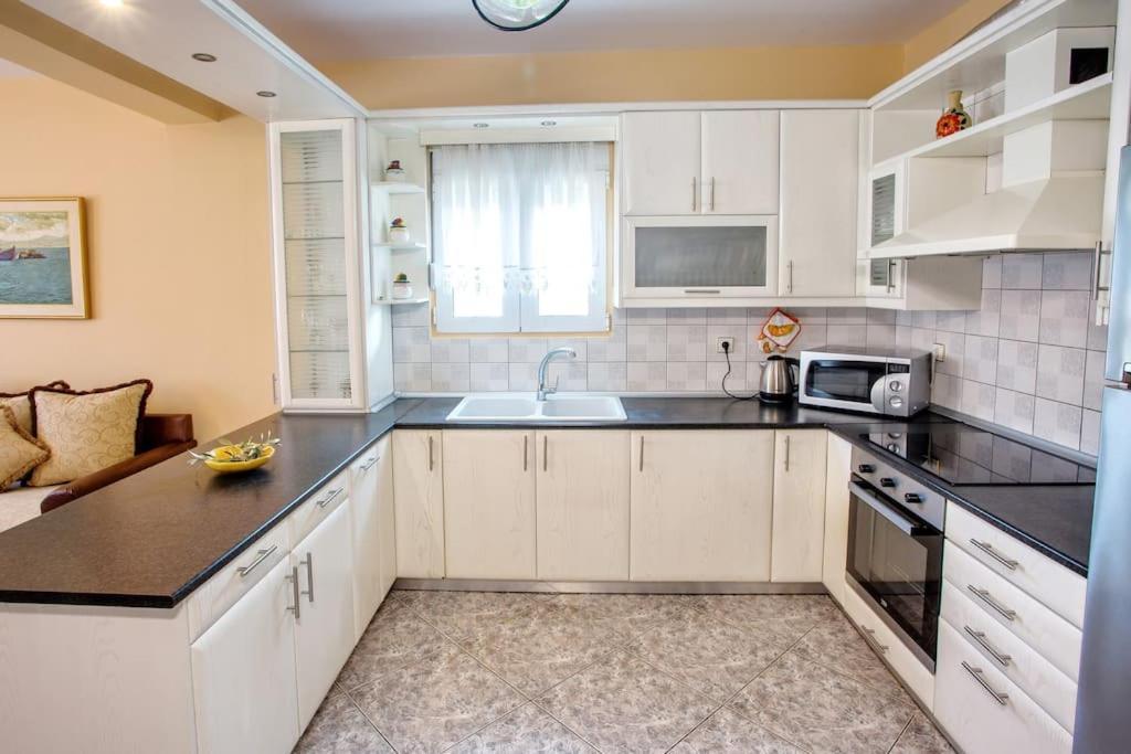 Myrsini' S House Villa Néa Péramos Bagian luar foto