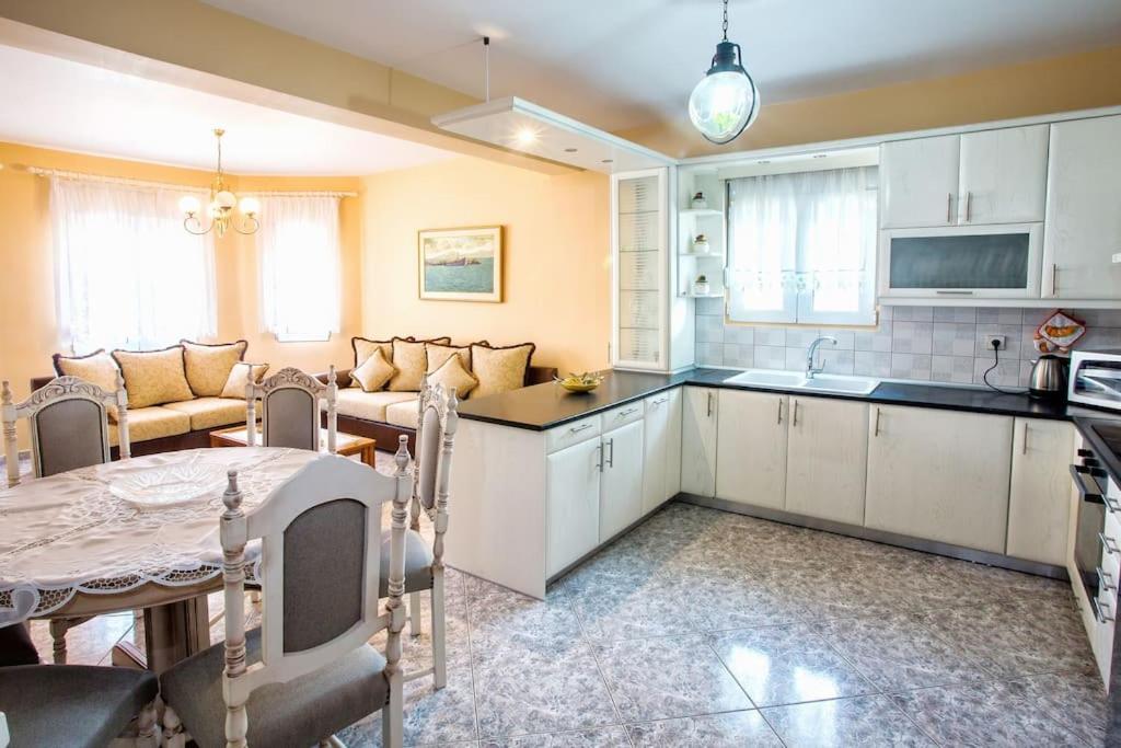 Myrsini' S House Villa Néa Péramos Bagian luar foto
